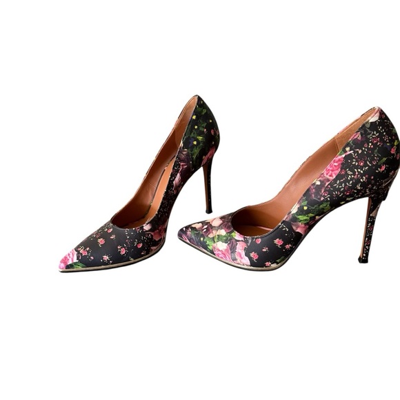 Givenchy Black Floral Nappa leather Python print Pumps gold tone details sz38 - Picture 4 of 6